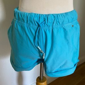 Lululemon Play All Day short. Size 6. EUC.